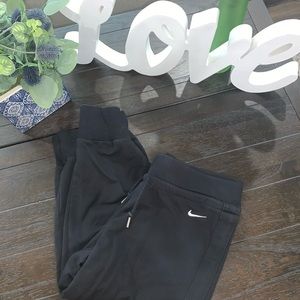 Black Nike capri sweatpants 👖